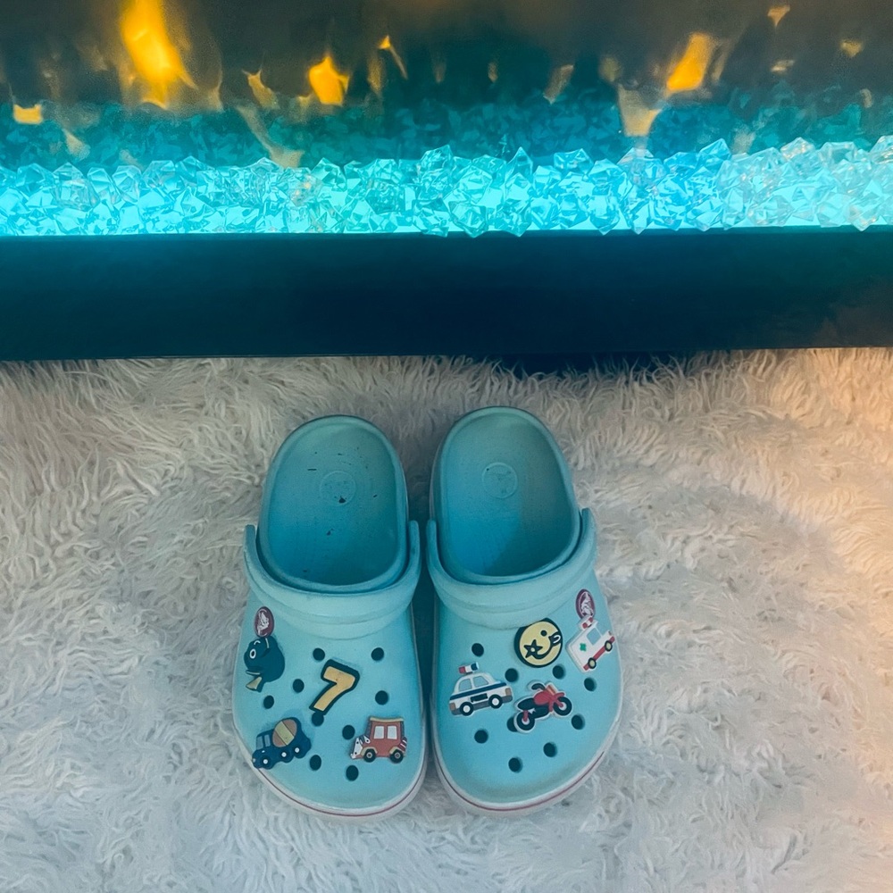 Crocs size J1